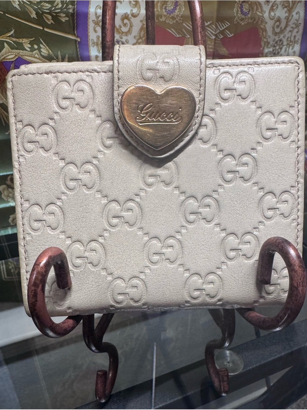 Gucci Cream Embossed GG Wallet with Heart Clasp - Picture 9 of 11